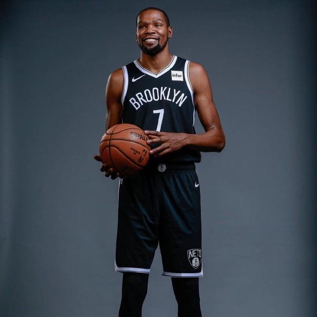 在赛场上展 在赛场上展